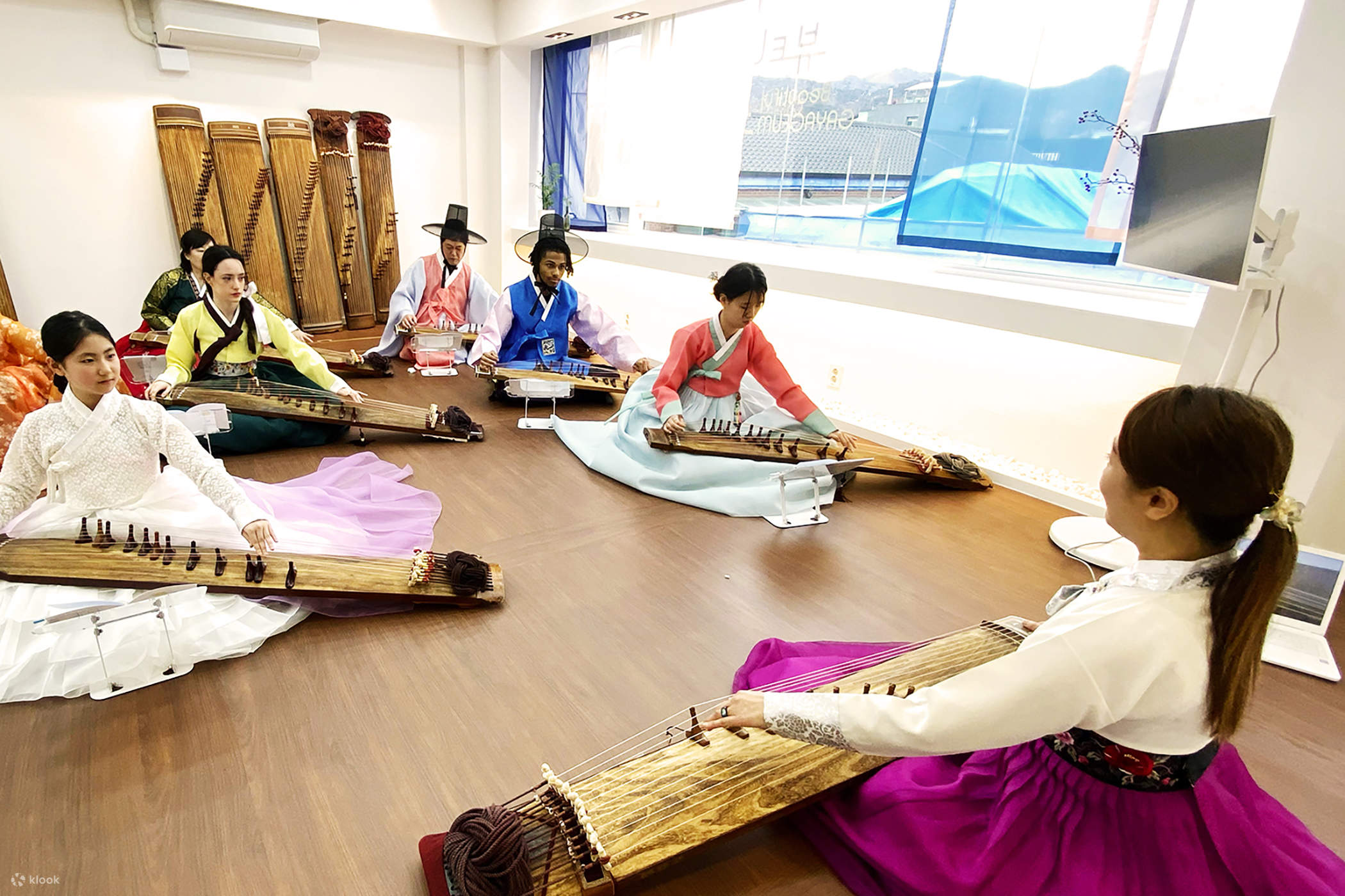 北村で美しい伽耶琴（カヤグム）